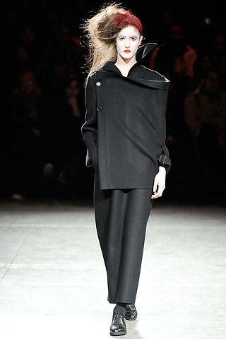 Vestido recto negro con pechera Yohji Yamamoto